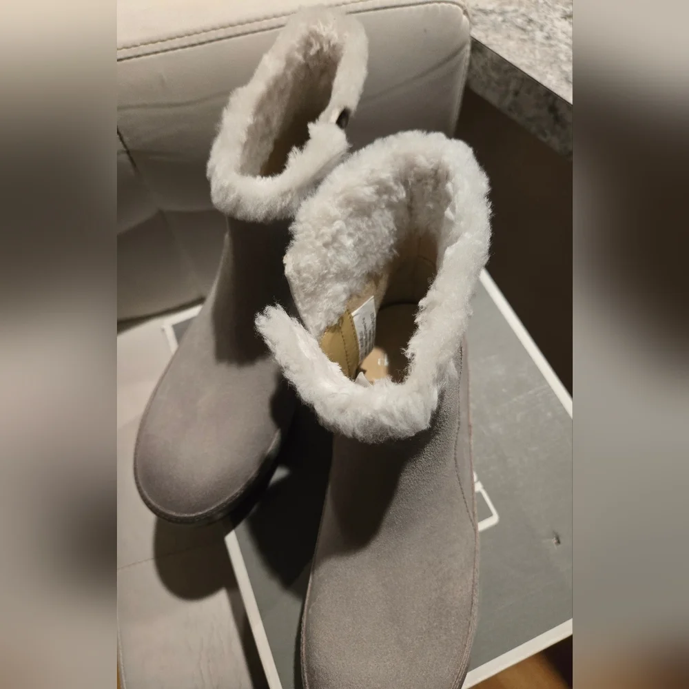 NIB Dansko Women's Suede Fur-Lined Boots - Stone